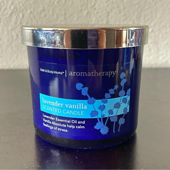 Bath & Body Works Lavender Vanilla 4 Oz. Candle and Wallflowers Bundle - Picture 3 of 7